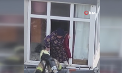Kadıköy’de bina yangını: Pencerelerden “İmdat” diye yardım istediler