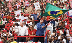 Brezilya’da tarihi geri dönüş: Lula bir kez daha devlet başkanı seçildi