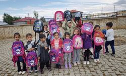 12 yıldır iyilik peşinde! Muşlu polis köy çocuklarının yüzünü güldürüyor