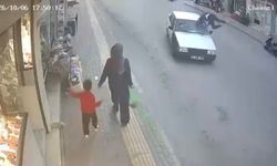 Bursa’da otomobil yayaya çarptı: Kaza anı kamerada
