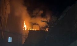 Bursa’da balkon alevlere teslim oldu! Yangın eve sıçramadan söndürüldü