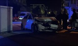 Çarpışmanın şiddetiyle savruldu: 4 kişi yaralandı