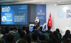 Lauren Booth’tan BTÜ’de dikkat çeken mesaj: “Kimlik, en değerli varlığınızdır”