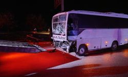 Tarım işçilerini taşıyan midibüs tıra çarptı: 17 yaralı