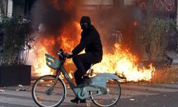 Paris karıştı: Sarı Yelekliler protestosunda 195 gözaltı