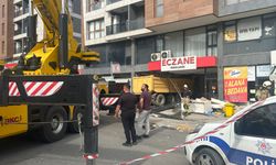 Hafriyat kamyonu eczaneye daldı: 6 kişi yaralandı