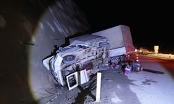İki kamyonet istinat duvarına çarptı, 9 kişi yaralandı