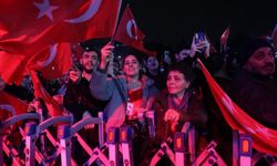 Bursa’da yağmura rağmen  Cumhuriyet coşkusu dinmedi