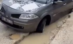 Adana’da şiddetli yağış yolu çökertti