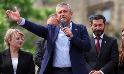 Özgür Özel Artvin’de meydanda konuştu! “Pusula millettir, rota iktidardır”