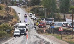 Yolcu otobüsü evin çatısına çarptı: 15 yaralı