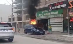 Bursa’da cadde üzerindeki araç bir anda alev aldı