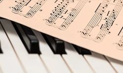 Dinleyenin acısı azalıyor! Rahatlatan klasik müzik değilmiş