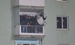 Bursaspor taraftarı tribüne giremeyince binalara akın etti