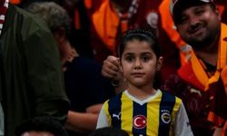 Derbinin karesi şimdiden belli: Galatasaraylı baba Fenerbahçeli kızını RAMS Park tribünlerine getirdi