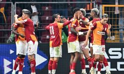 Galatasaray derbide Fenerbahçe'yi 2-1 devirerek puan farkını 6'ya çıkardı