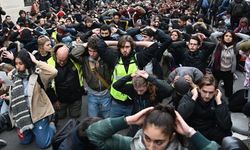 Fransa’da lise protestoları büyüyor: Gözaltı sayısı 6 bin 877’ye ulaştı