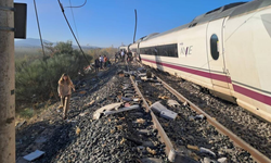 İki hızlı tren çarpıştı: Çok sayıda ölü ve yaralı var
