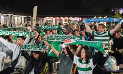 Osmangazi Meydanı’nda yeşil-beyaz gece