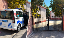 Sınıf arkadaşları fark etti! Çantasından tabanca çıktı