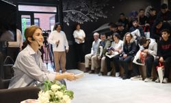 Oyuncu Elit Andaç Çam Bursalılarla söyleyişide buluştu