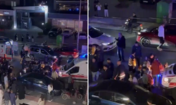 Motosiklet önce otomobile, ardından park halindeki araca çarptı