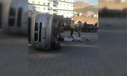 Kaza yürekleri ağıza getirdi! Otomobil ve minibüs çarpıştı, 5 kişi yaralandı