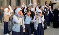 Azerbaycan’da okullarda başörtüsü yasaklandı mı? Yeni düzenlemenin ayrıntıları