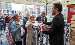 Bursa’da on binlerce Atatürk posteri dağıtıldı