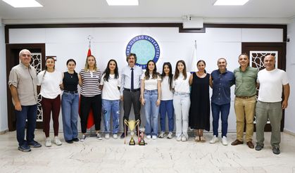 BUÜ Kadın Hentbol Takımından çifte şampiyonluk