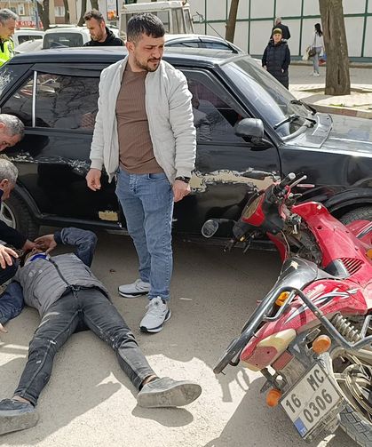 Bursa'da otomobil ile motosiklet çarpıştı!