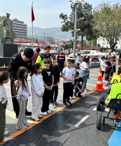 Bursa İl Jandarma Komutanlığı'ndan miniklere trafik dersi
