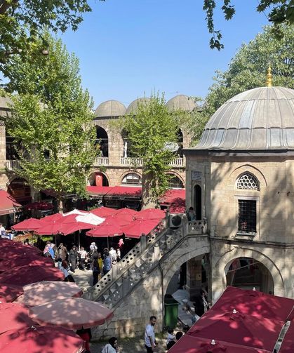 Bursa'nın tarihi çarşıları ve Hanlar Bölgesi'nde hafta sonu yoğunluğu