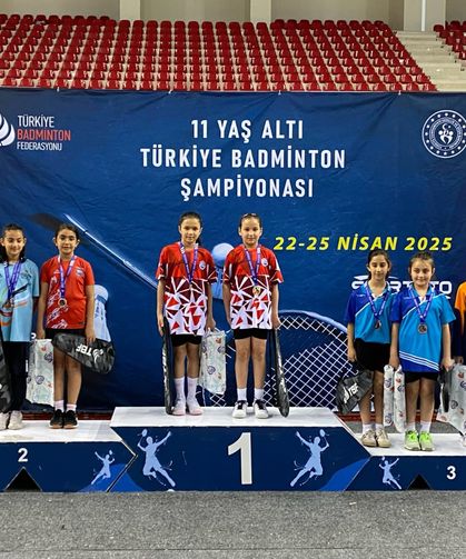 Osmangazi Belediyespor’un genç badmintoncuları göz doldurdu