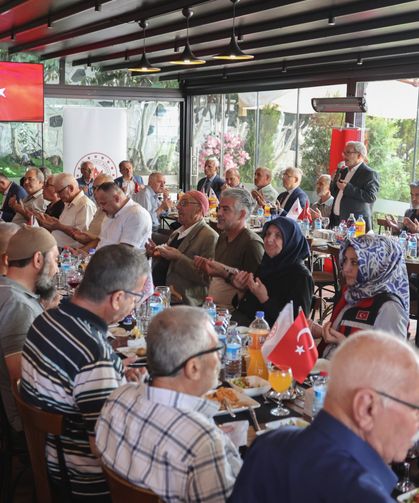 Bursa Valisi Ayyıldız, şehit babaları ve gazi babalarla bir araya geldi