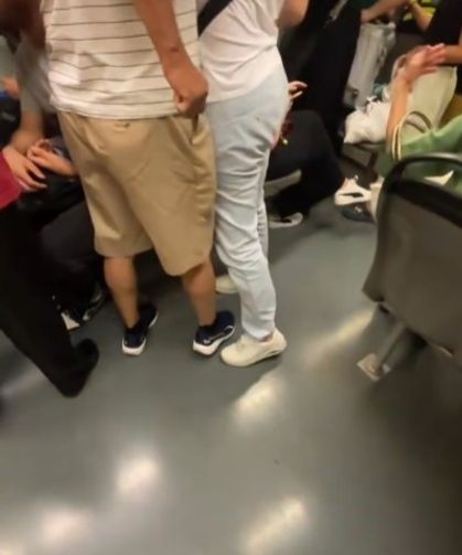 Metroda süs kavgası