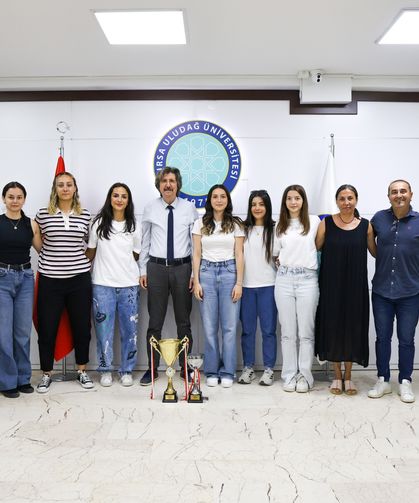 BUÜ Kadın Hentbol Takımından çifte şampiyonluk