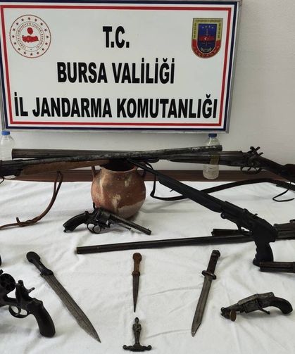 Bursa’da Tarihi Eser Operasyonu: Çok Sayıda Silah ve Obje Ele Geçirildi