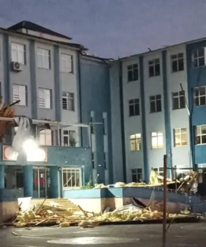 Fırtınanın çatısını uçurduğu okulda eğitime ara verildi