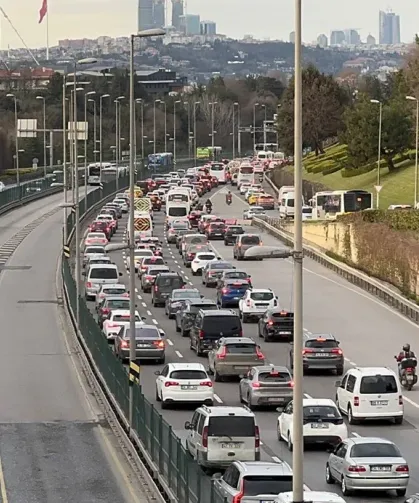 İstanbul'da trafik durma noktasına geldi: Yoğunluk yüzde 85'e ulaştı