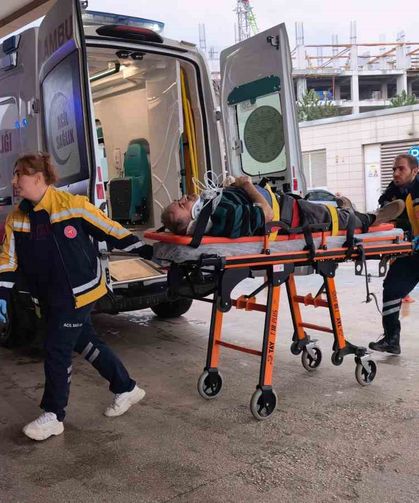 Bursa'da servis minibüsünden inen sürücüye araç çarptı