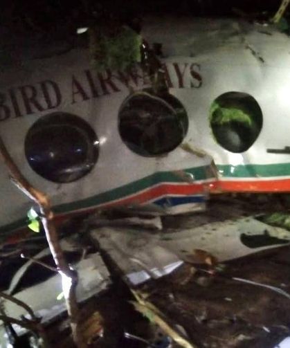 İçerisinde 7 kişinin bulunduğu ambulans uçak düştü