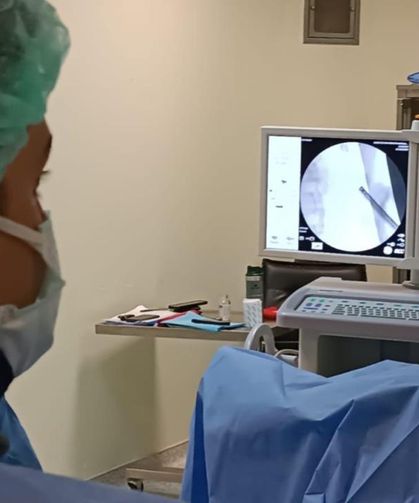 Ameliyata alınan hastadan 295 adet böbrek taşı çıkarıldı