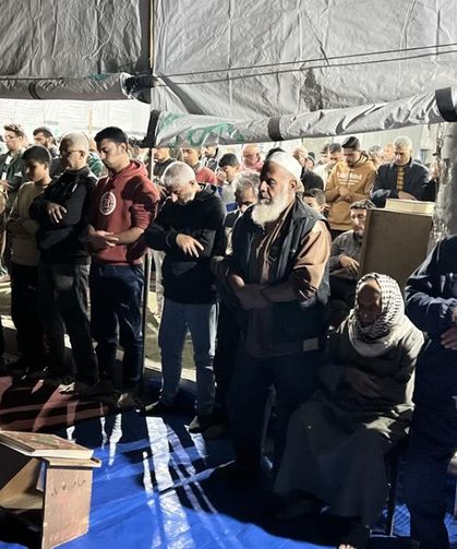 Gazze'de ilk teravih namazı kılındı