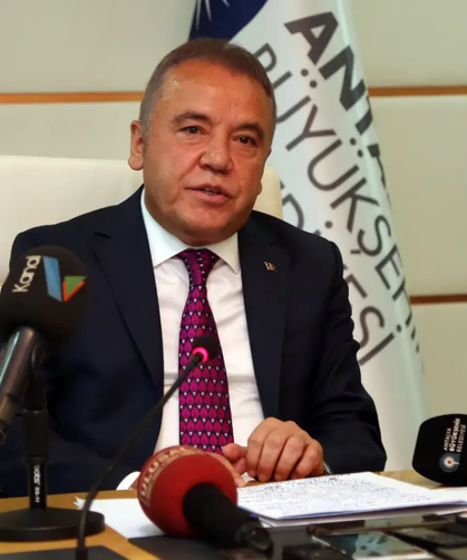 Muhittin Böcek’in özel kalem personeli gözaltına alındı