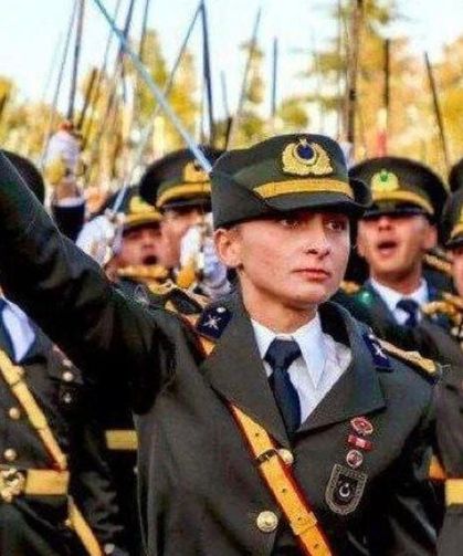 Ebru Eroğlu'ndan sonra iki teğmenin TSK'ya dönüşüne ret