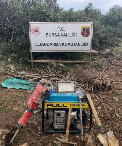 Bursa'da Jandarma 35 metrelik kaçak tüneli ortaya çıkardı