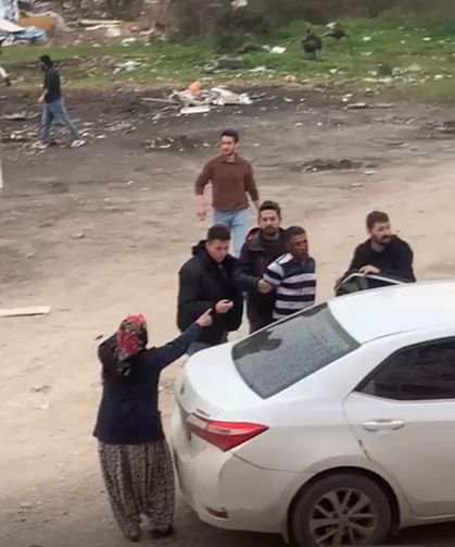 Firariyi vermemek için polise direndiler