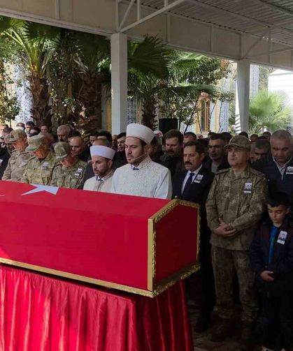 Şehidi, annesi ve kız kardeşleri gözyaşları içerisinde son yolculuğuna uğurladı