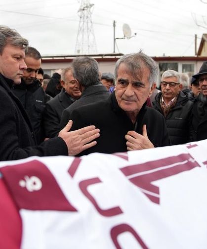 Orhan Kaynak toprağa verildi!